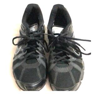 Nike shox black women’s 10.5 men’s 8.5